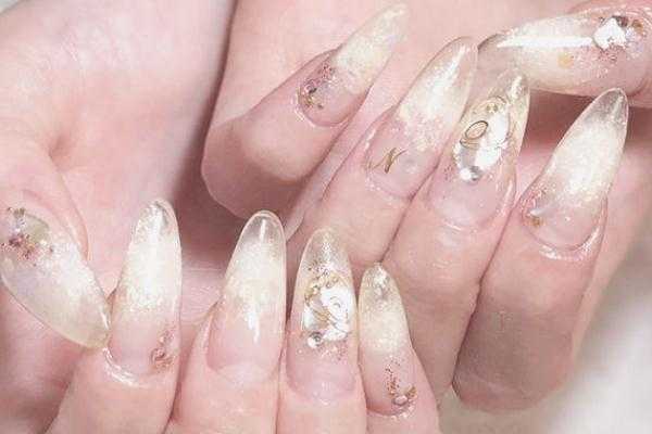 美甲延长胶好还是甲片好