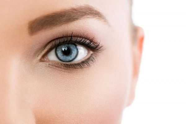 早上起床眼睛肿了如何快速消肿？造成眼睛浮肿的原因