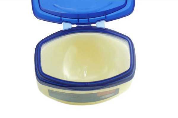 凡士林会越用越黑吗