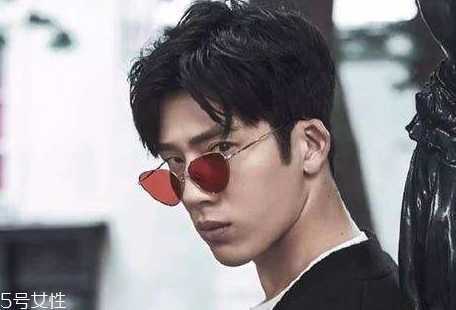 男士轻熟肌肤怎么护理 4类护肤品赶快用起来