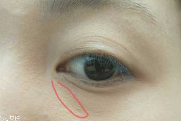 如何用遮瑕膏遮黑眼圈？最全的遮瑕膏使用方法大全