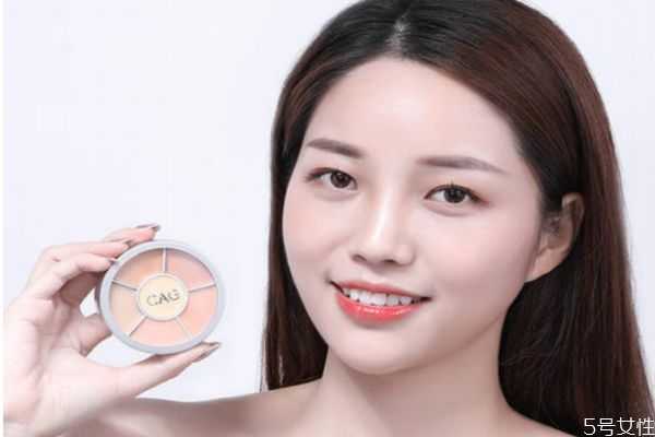 脸上有雀斑用什么遮瑕合适？遮雀斑最好的遮瑕东西