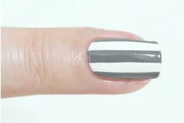 酒红色美甲怎么做 教你磨砂美甲怎么做