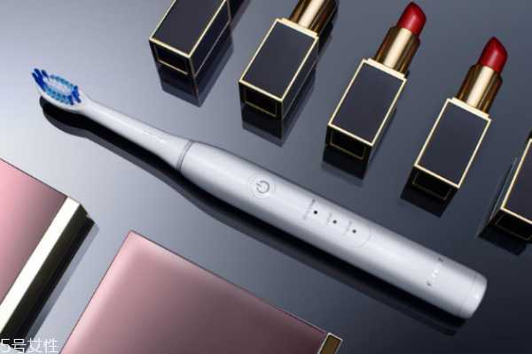 佳洁士电动牙刷好用吗 给牙齿做个美白spa