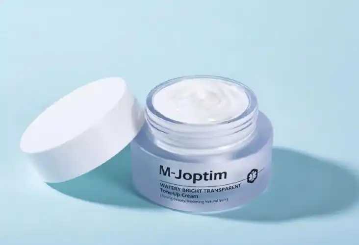 防晒霜为什么会刺激眼睛 防晒霜为什么会刺激眼睛