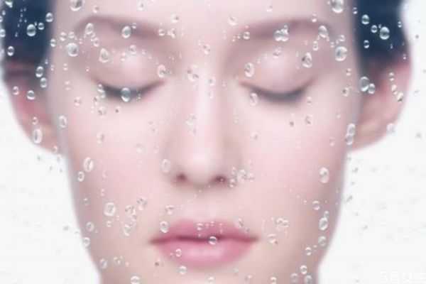 脸上起皮怎么回事？夏天脸干燥起皮怎么办