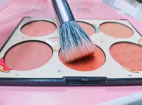 腮红刷和粉扑有什么区别