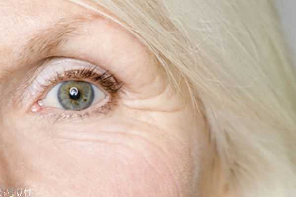 大宝眼角皱纹蜜怎么用