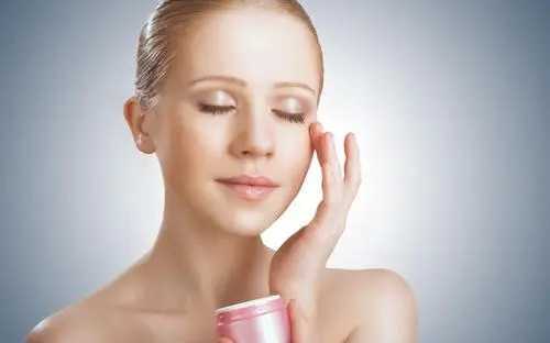 秋天适合用什么类型的护肤品 秋天适合用什么类型的护肤品