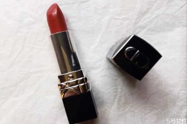 迪奥999买滋润还是哑光