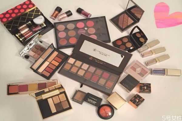 眼影一般放几年不能用了?开封的眼影保质期一般多久 眼影一般放几年不能用了?开封的眼影保质期一般多久