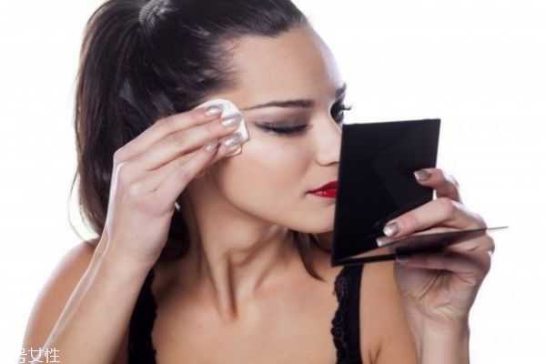 怎么用手涂粉底液？粉底液用手涂教程