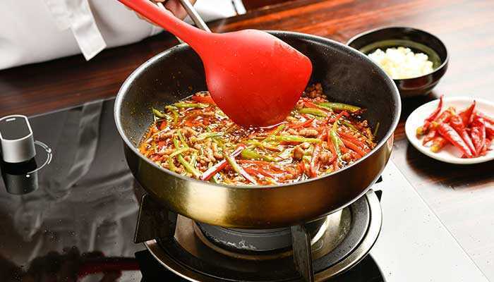 面部如何隔离油烟 面部如何隔离油烟