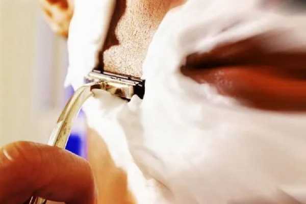 刮胡子是用剃须刀好还是刮胡刀好 刮胡子是用剃须刀好还是刮胡刀好