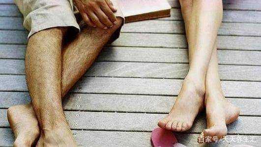 为何有些男性腿毛旺盛，有些却很稀少？或与5因素有关，来看看吧 