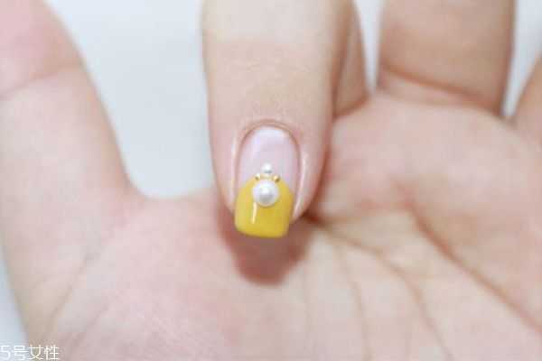 清新色块撞色美甲怎么做? 清新色块撞色美甲怎么做?
