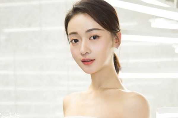 秋季皮肤好干怎么补水