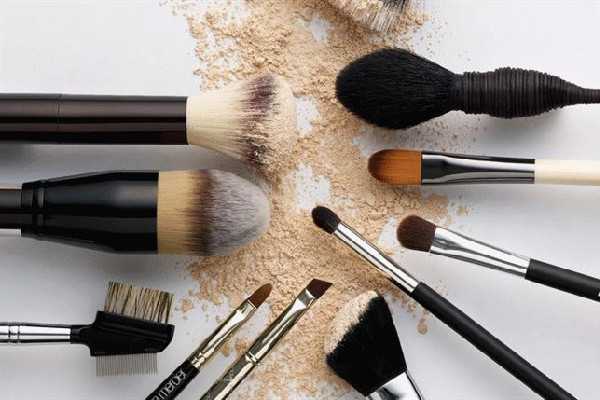 化妆刷可以用吹风机吹干吗 化妆刷可以用吹风机吹干吗