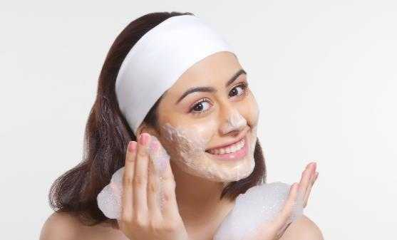 女人到中年如何保养自己的皮肤？中年女人皮肤特别护理要点