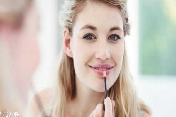 孕妇应不应该化妆？适合孕妇的化妆品
