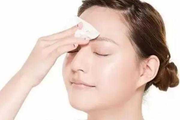 皮肤出油会导致哪些问题