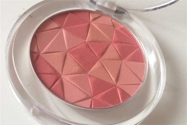 腮红打重了怎补救 腮红打重了怎补救