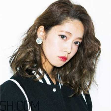 女生齐肩烫发图片大全