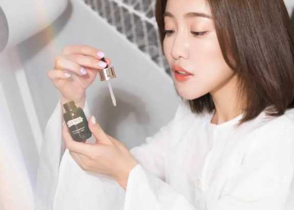 水乳和精华哪个更重要