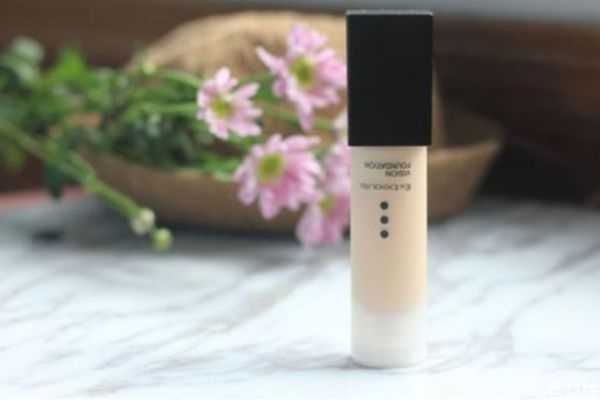 粉底液弄衣服上洗不掉怎么办 粉底液弄衣服上洗不掉怎么办