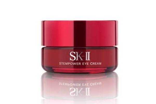 眼霜涂完要清洗吗？眼霜要涂到上眼皮吗