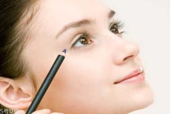 新手适合眼线笔还是眼线液？