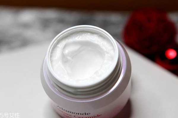 精华霜和精华液的区别