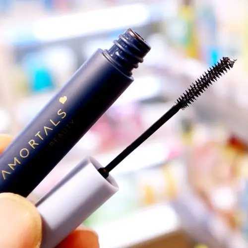 睫毛膏会掉渣吗