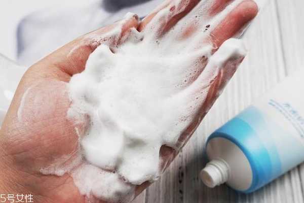 水密码洗面奶哪款好用 温和蓝管和祛痘白管对比评测