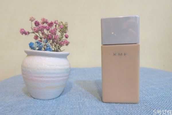 防晒后可以直接粉底吗?粉底是在防晒之后擦吗 防晒后可以直接粉底吗?粉底是在防晒之后擦吗