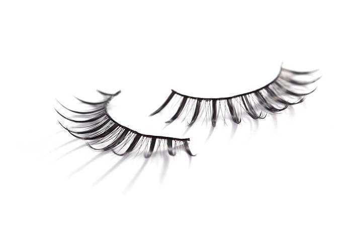 假睫毛怎么贴不扎眼睛