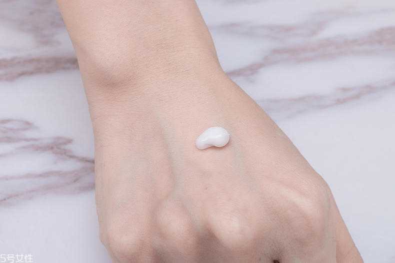 艾伊派水乳好用吗？