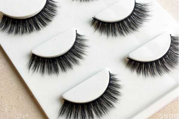 不会贴假睫毛怎么办？3种假睫毛的贴法