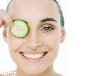 黄瓜敷脸能祛眼袋吗？