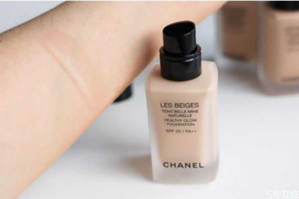 粉底液用多了伤皮肤么?用粉底对皮肤伤害大吗 粉底液用多了伤皮肤么?用粉底对皮肤伤害大吗