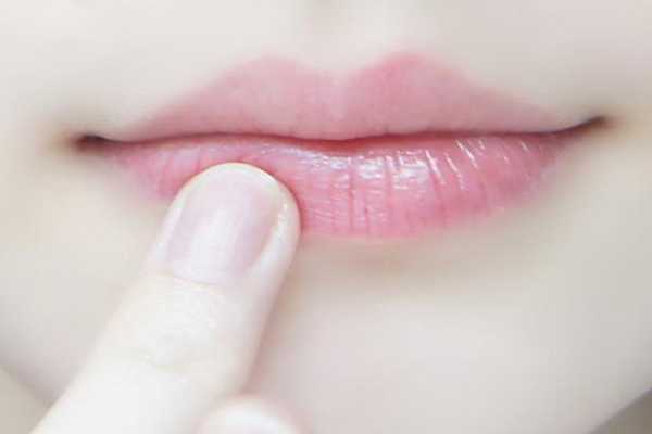 唇膜和唇膏哪个效果好 唇膜和唇膏哪个效果好