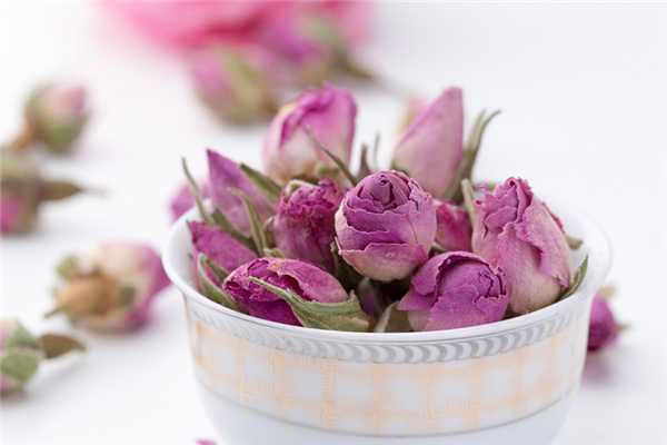 玫瑰精油会导致皮肤变黑吗 玫瑰精油怎么使用效果最好