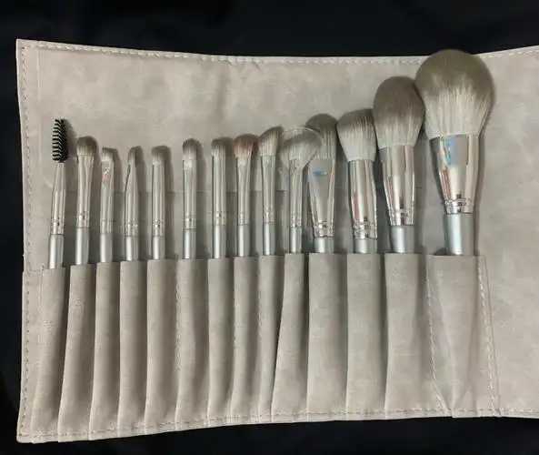 遮瑕刷用在什么部位