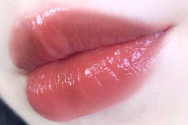 黑皮肤适合的唇釉颜色