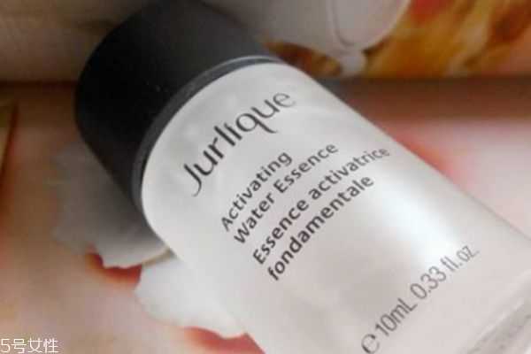茱莉蔻精华水好用吗