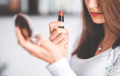 女生上班化妆还是不化妆?女生上班要画好看的妆吗 女生上班化妆还是不化妆?女生上班要画好看的妆吗