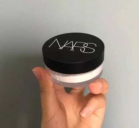 哪款散粉控油定妆效果好还不贵