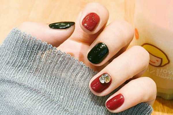 美甲会让手变黑吗 美甲会让手变黑吗