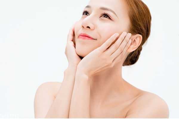 油性敏感肌肤用什么护肤品 油性敏感肌护肤技巧