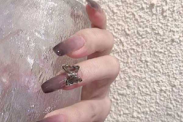 光疗甲是先上光疗胶还是底胶 光疗甲是先上光疗胶还是底胶